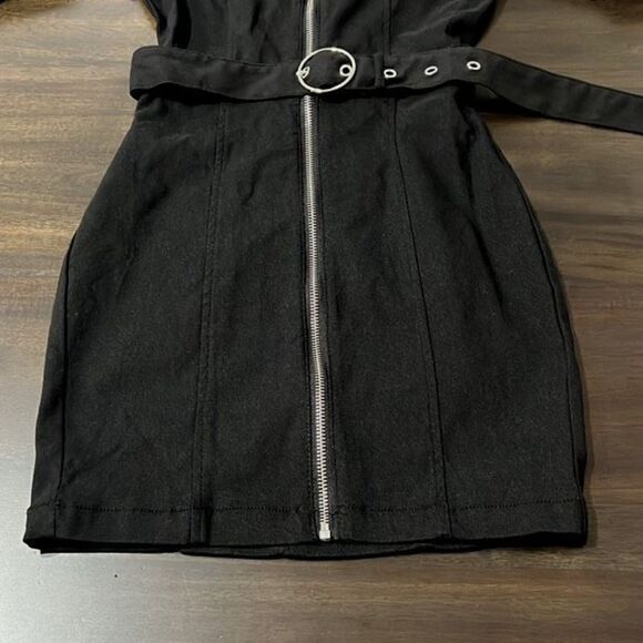 Mini black dress with short sleeves - Picture 5 of 10